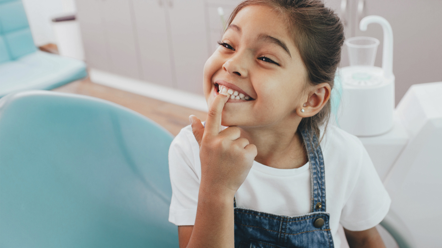 Mit Zahnputzlied, KAI und Co. – richtig Zähne putzen bei Kindern vom ersten Milchzahn an.